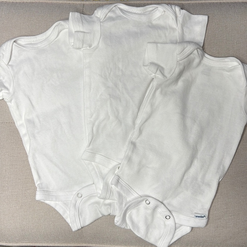 Gerber onsies (set of 3) 0-3 months